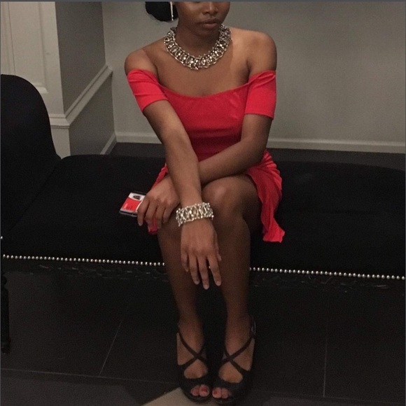 PrettyLittleThing Bardot Frill Dress - Picture 4 of 4